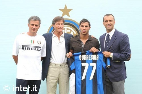 辽宁男篮在CBA杯赛中爆冷输给江苏男篮，外援选择引发争议，球迷对阵容实力和磨合表示不满。