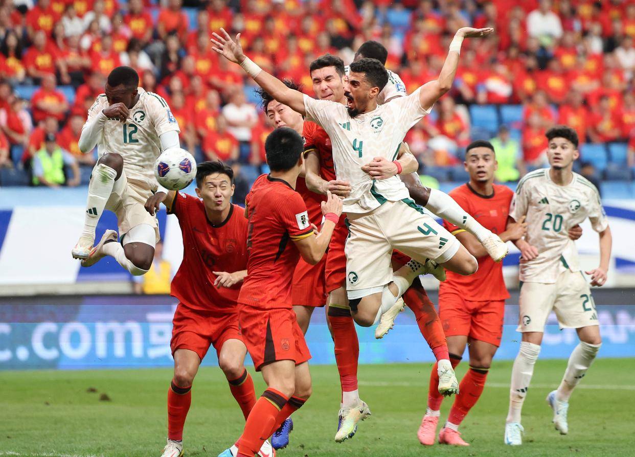 浓眉成自2000年以来至少35+15板场次最多的球员（浓眉成为2000年以来35分15篮板以上比赛次数最多的球员）